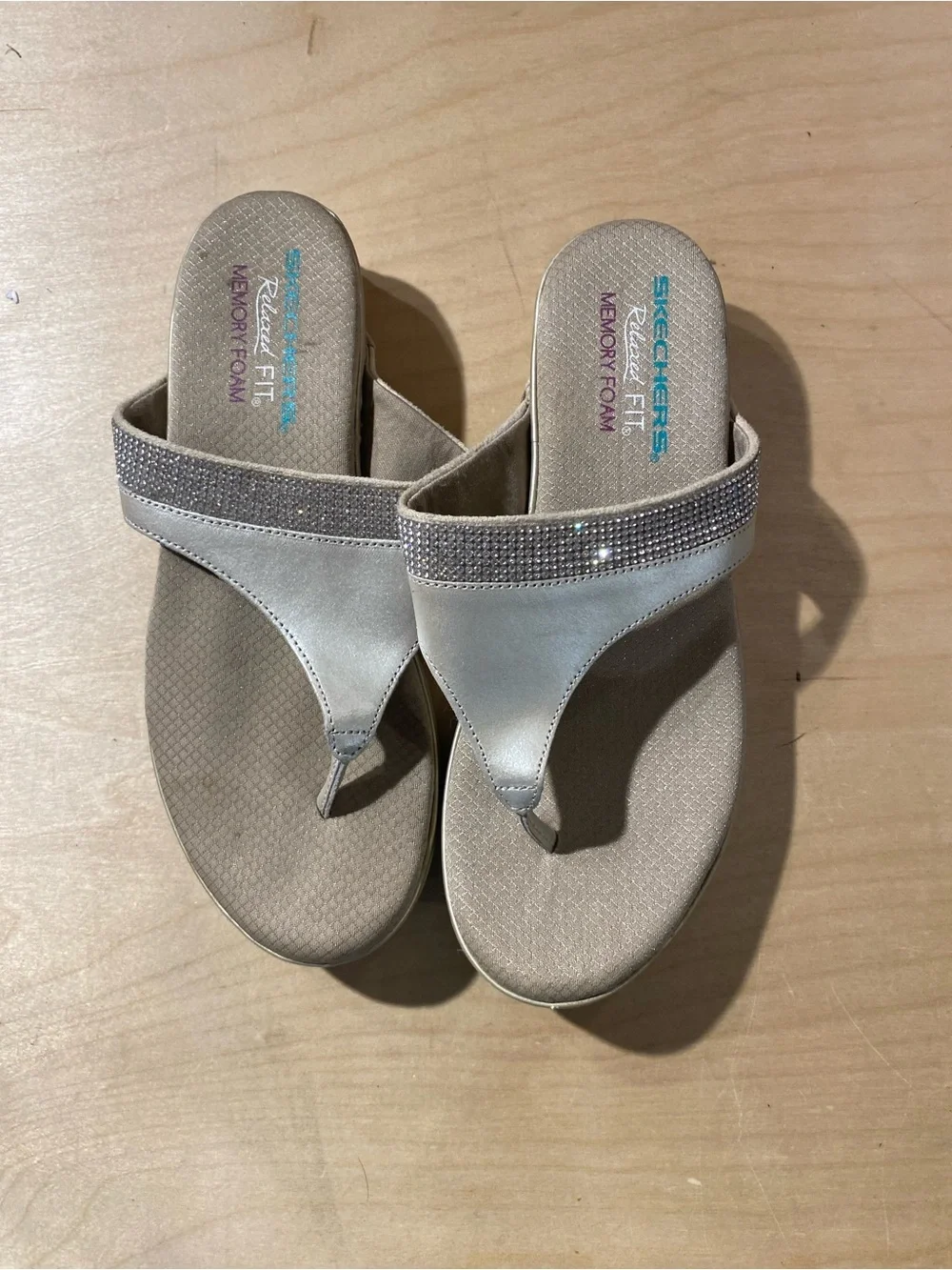 Skechers Relaxed Fit Womens Metallic Taupe Rhinestone Thong Sandals 7
